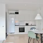 Cool 1-Bed W. Private Terrace